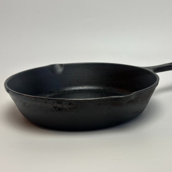 LODGE - Cast Iron Skillet 8" 1.75" H, 8" dia. - SEASONED & READY - Picture 2 of 10